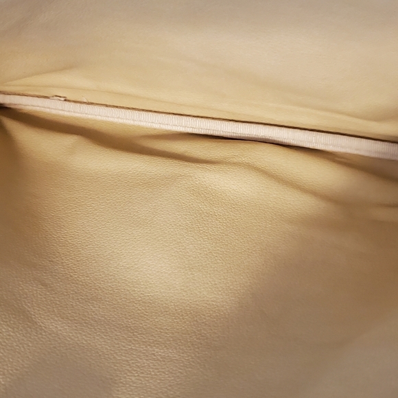 SALE ππHOST PICKππ GUCCI ACCORNERO CLUTCH, PERFECT FOR SPRING, SUMMER - Picture 7 of 15